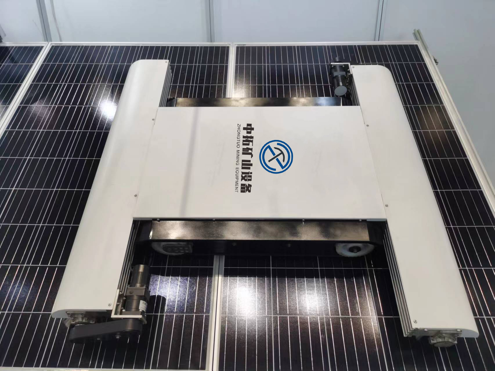 便攜式光伏清洗機(jī)器人