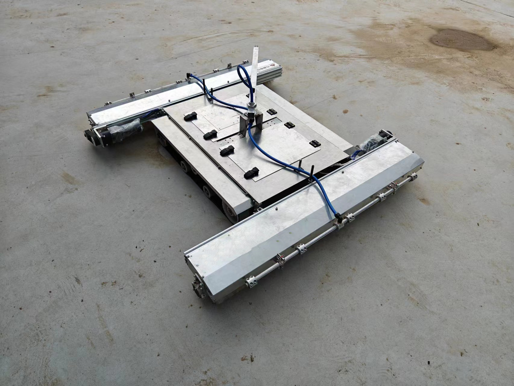 便攜式光伏清洗機(jī)器人