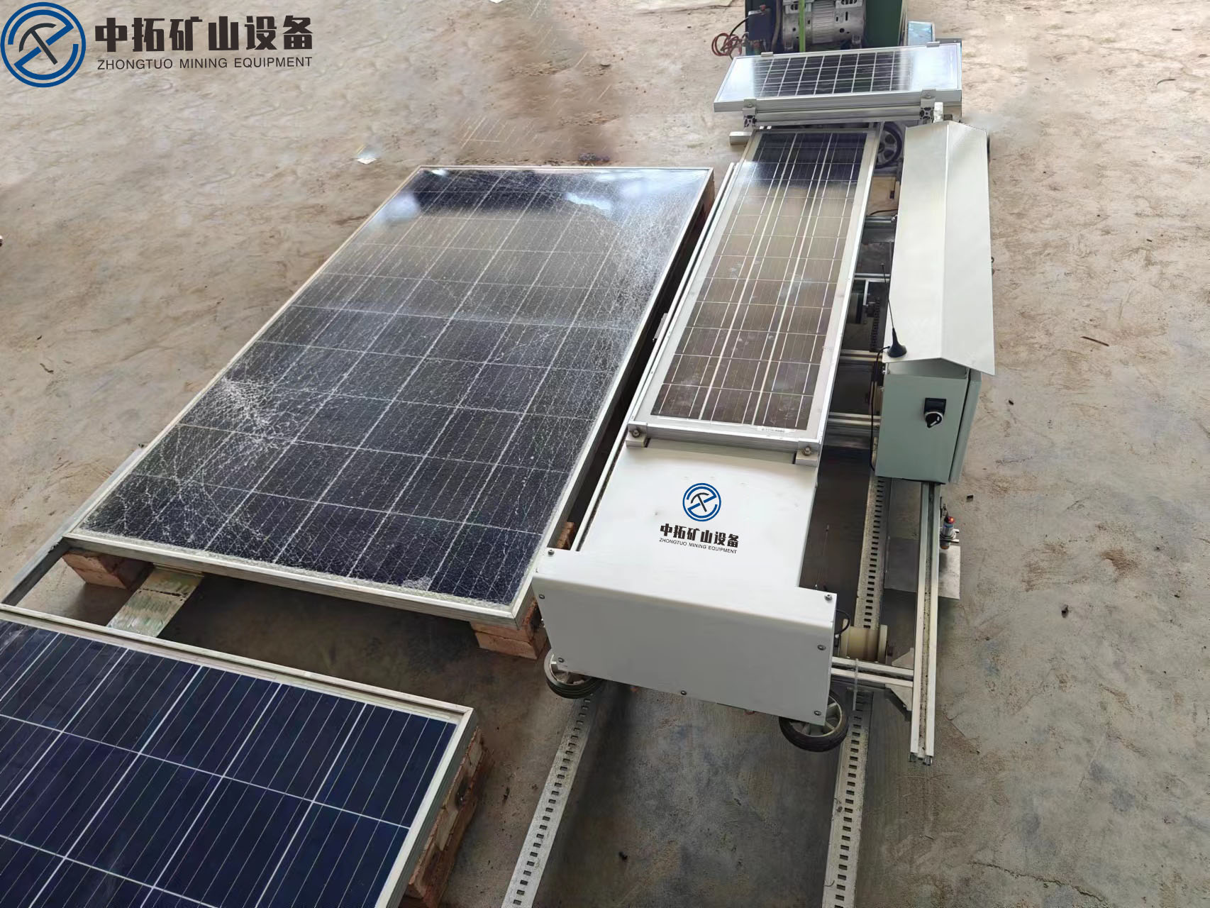 接駁擺渡式光伏清掃機器人