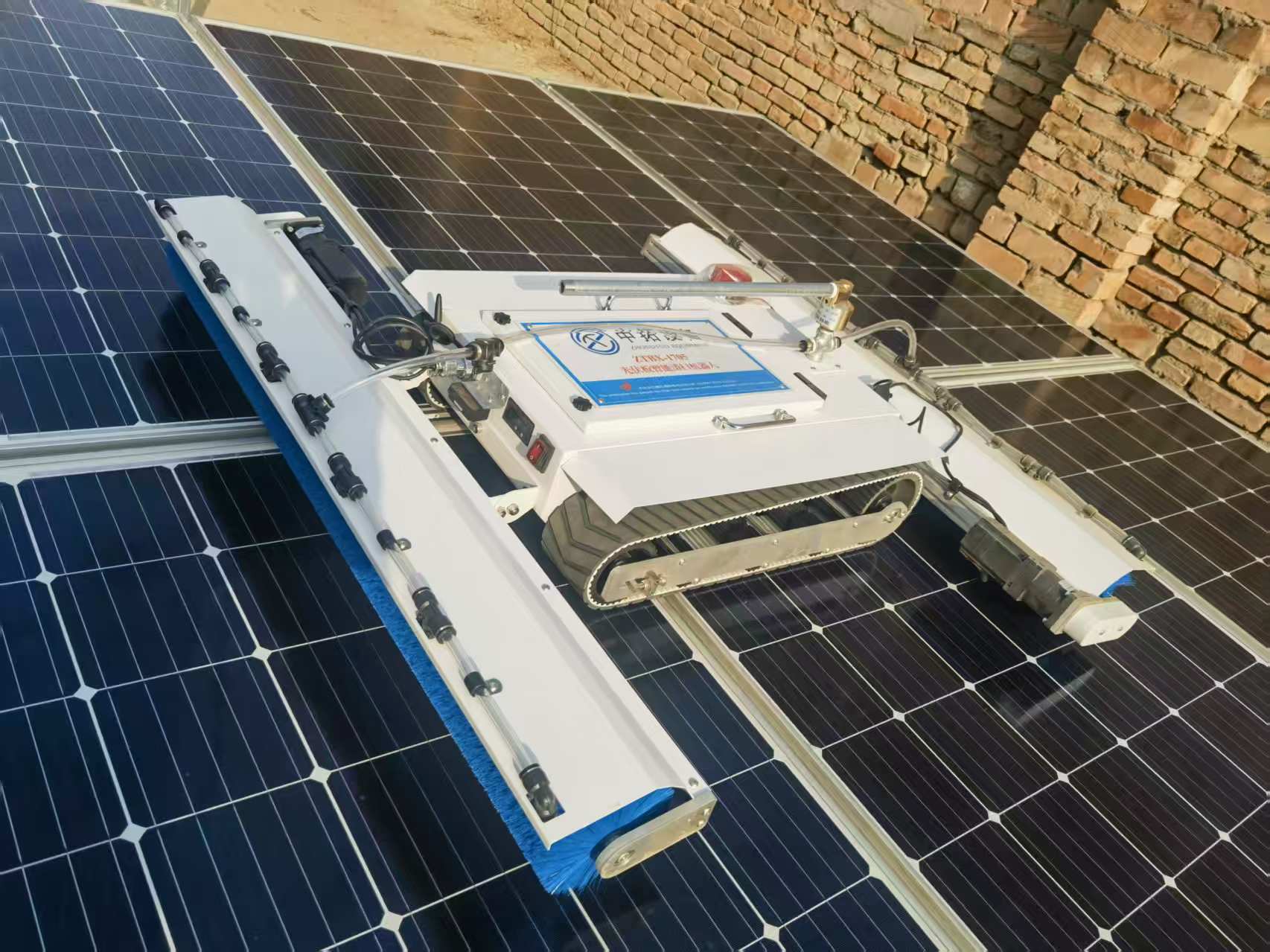 便攜干洗水洗一體光伏清洗機器人